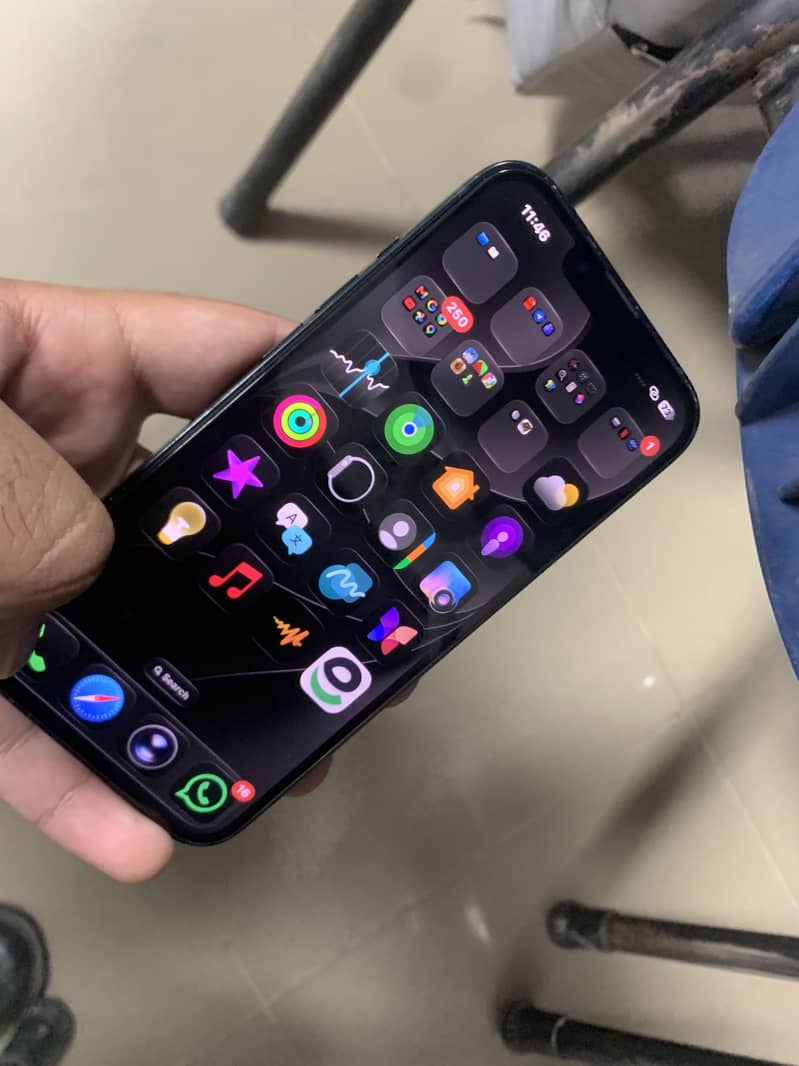 Apple iPhone 13 5