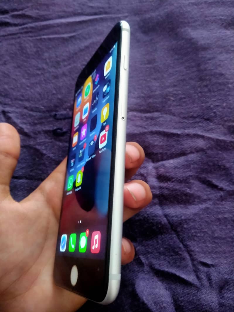 Apple iPhone 7 Plus 0