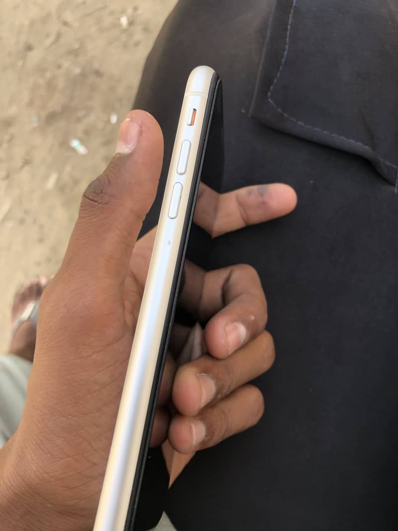 Apple iPhone 11 3