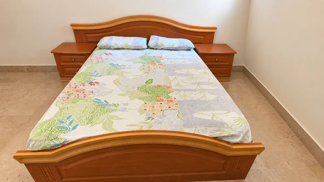 Bed - Imported USA Queen Bed Set - Bed with Mattress & 2 Side Tables ...