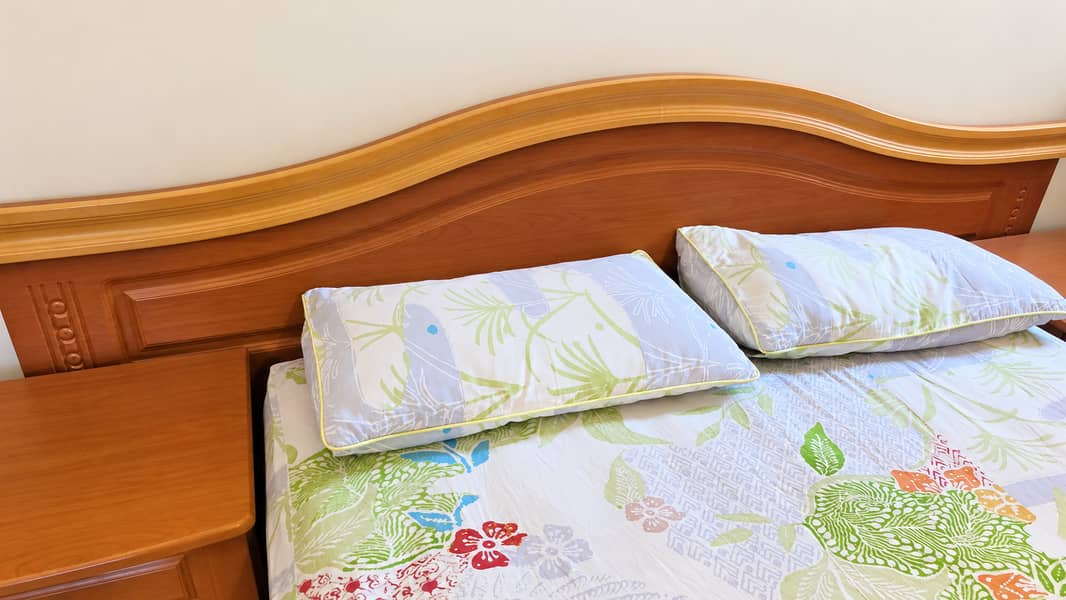 Bed - Imported USA Queen Bed Set - Bed with Mattress & 2 Side Tables ...