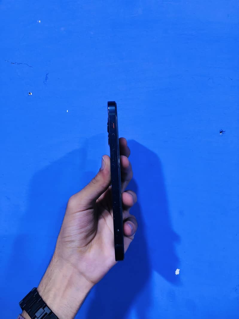 Apple iPhone 12 4