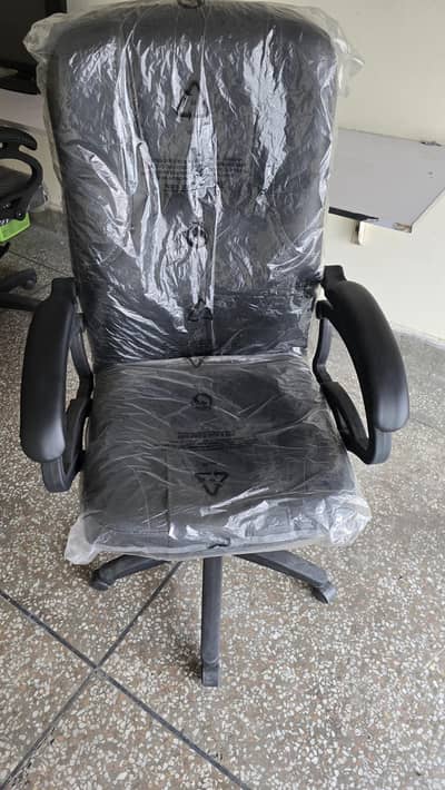 6 office rolling chairs with table for sale