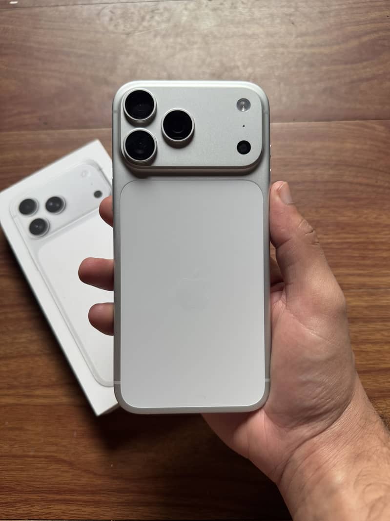 Apple iPhone 17 Pro Max 0