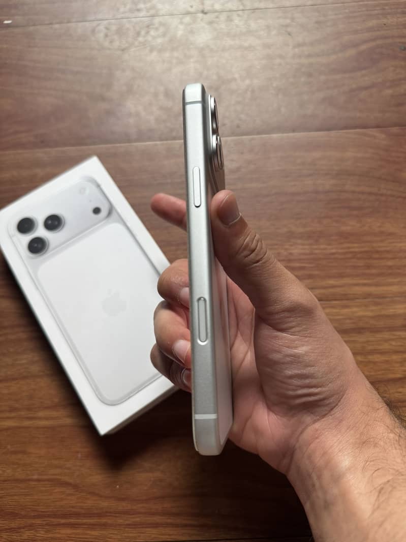 Apple iPhone 17 Pro Max 1