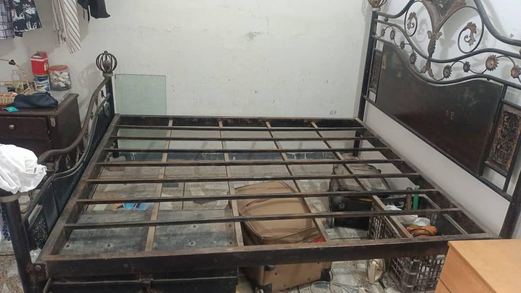 iron bed 1
