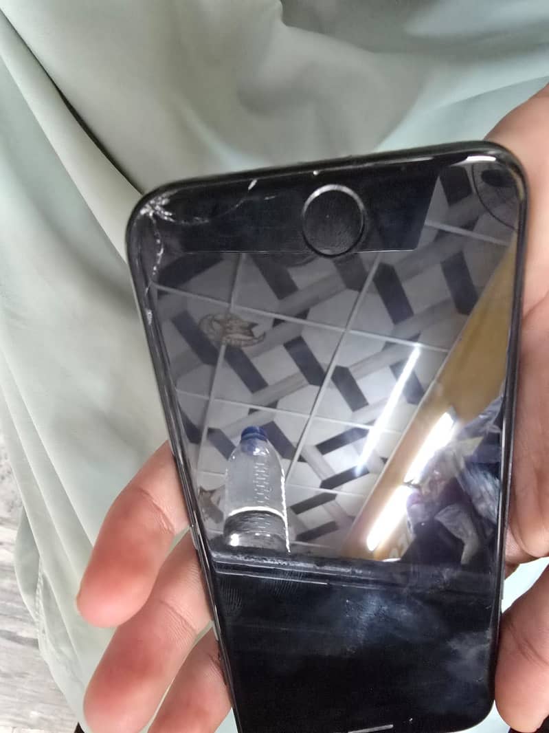 Apple iPhone 7 2