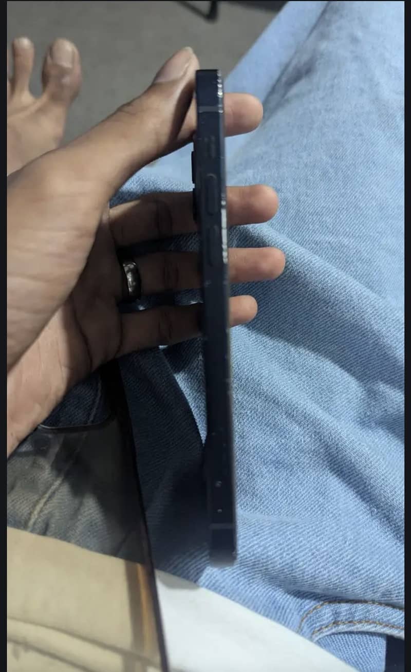 Apple iPhone 12 4