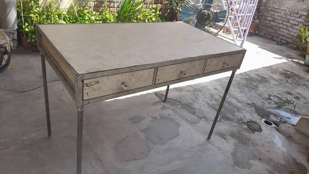 un installable table 3