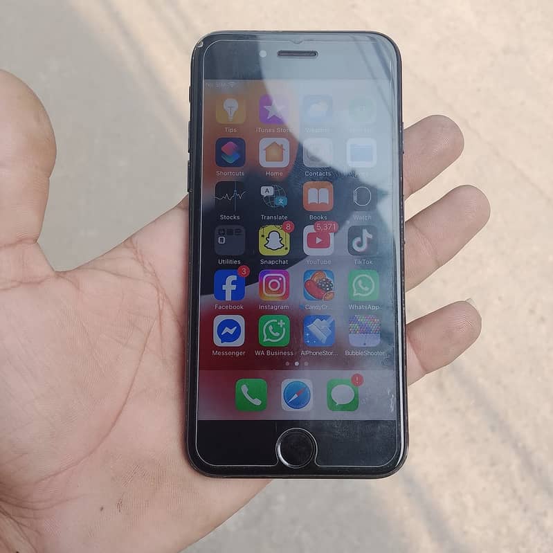Apple iPhone 7 0