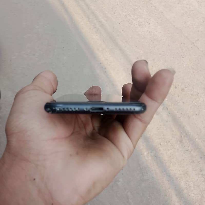 Apple iPhone 7 1