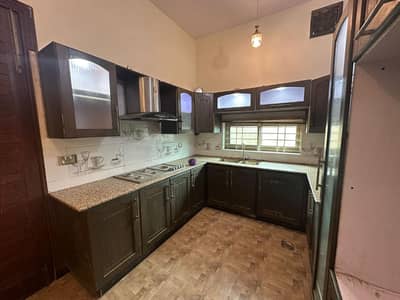 10 MARLA HOUSE LIKE NEW