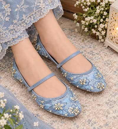beautiful embroidered ladies comfortable jutti