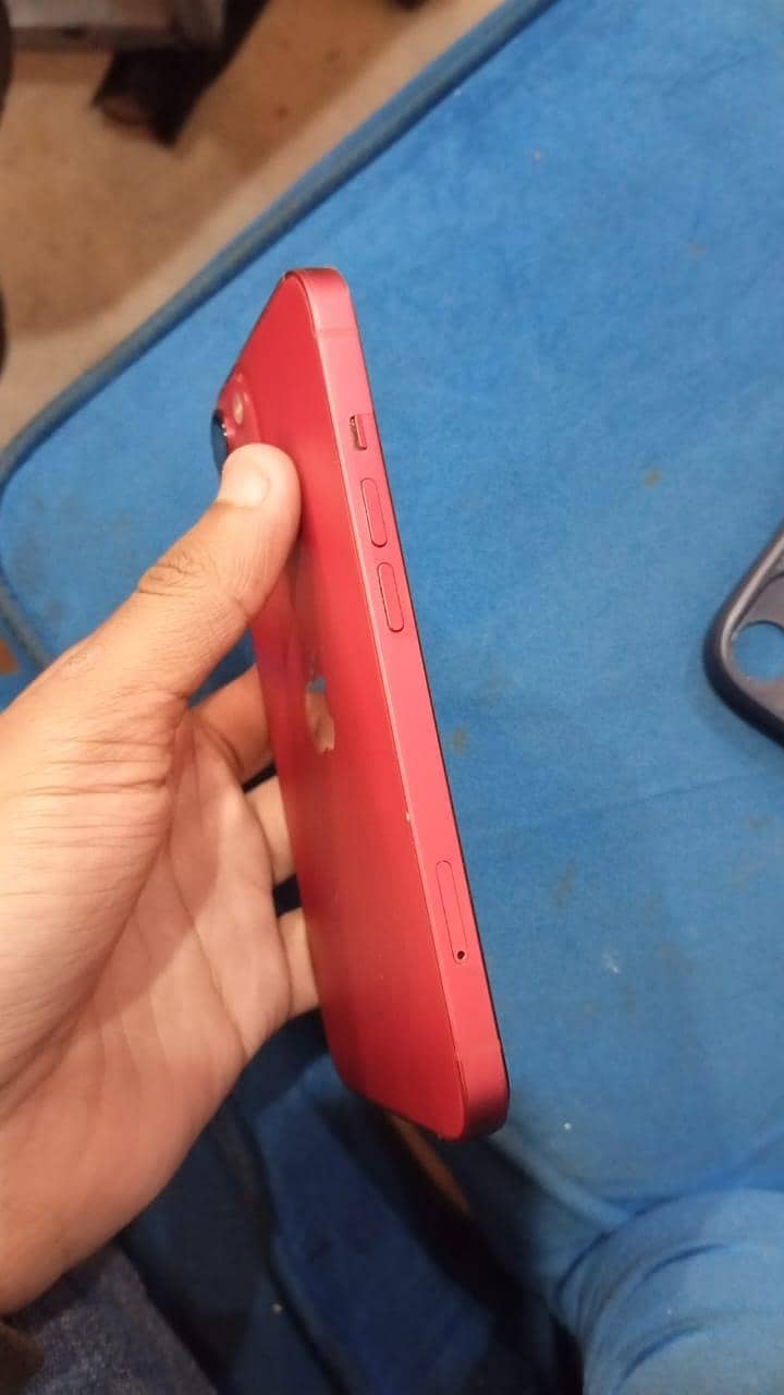 Apple iPhone 13 4