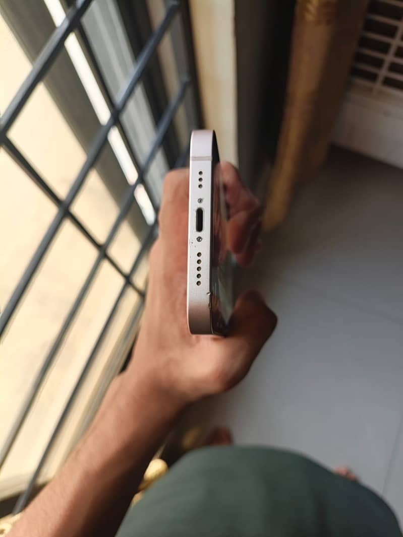 Apple iPhone 13 2