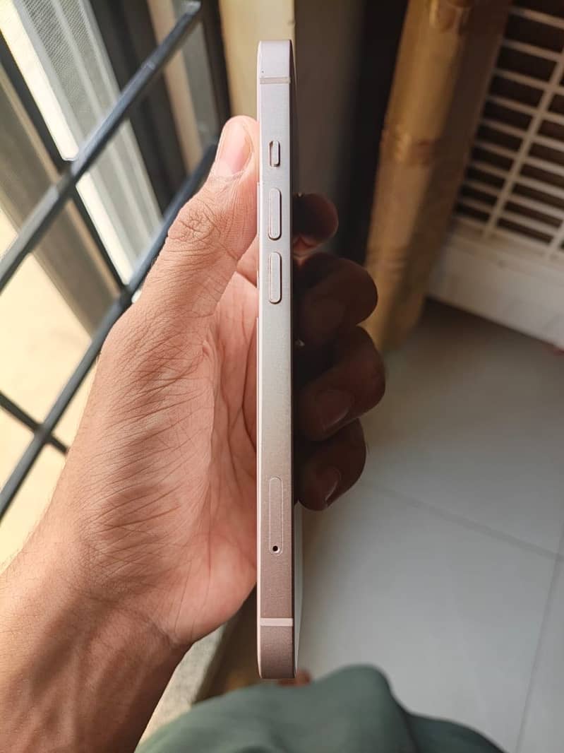 Apple iPhone 13 4