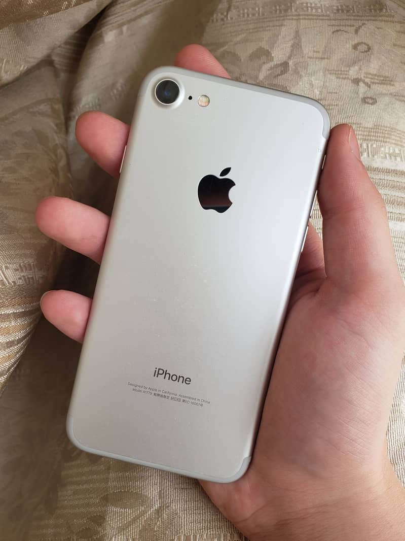Apple iPhone 7 1