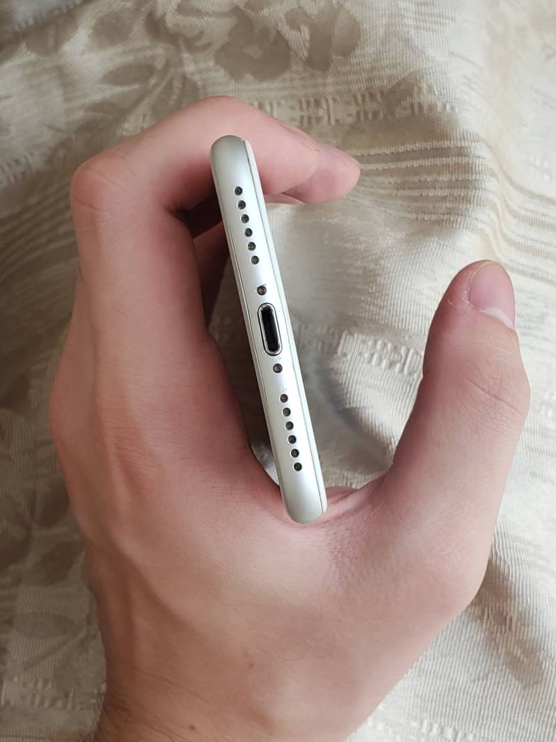 Apple iPhone 7 2