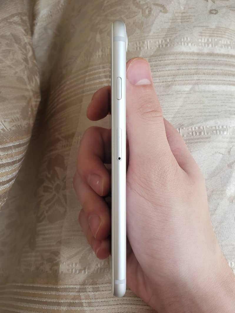 Apple iPhone 7 4