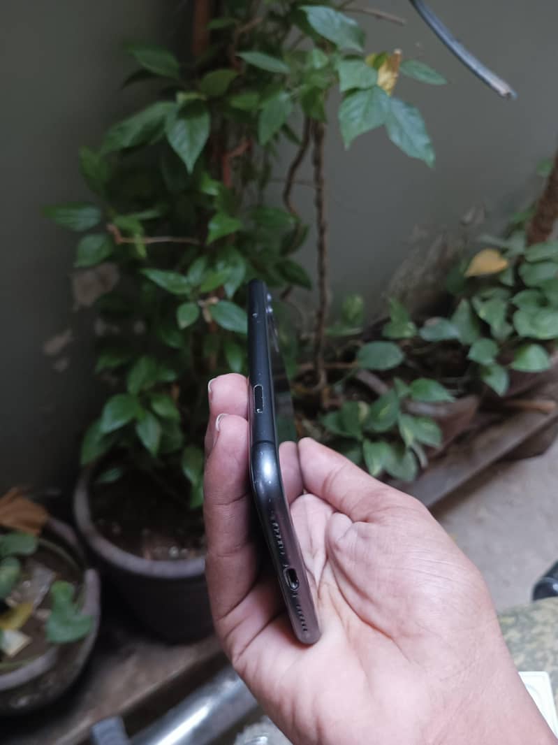 Apple iPhone 11 3