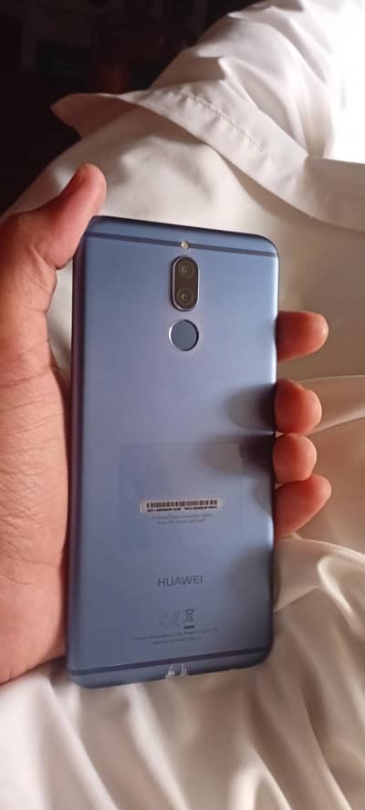 Huawei Mate 10 Lite 4/64 PTA all original. .