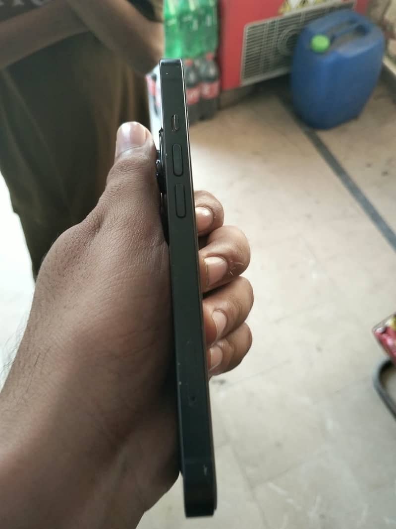 Apple iPhone 13 2