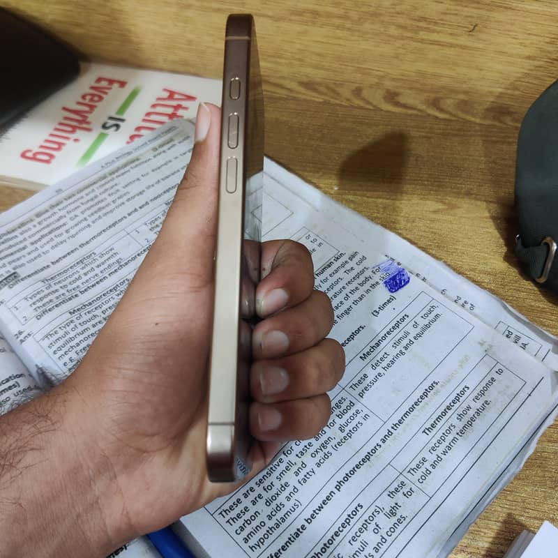 Apple iPhone 16 Pro 1