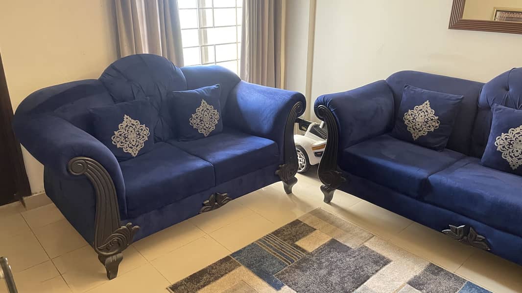 Selling elegant blue sofas 3