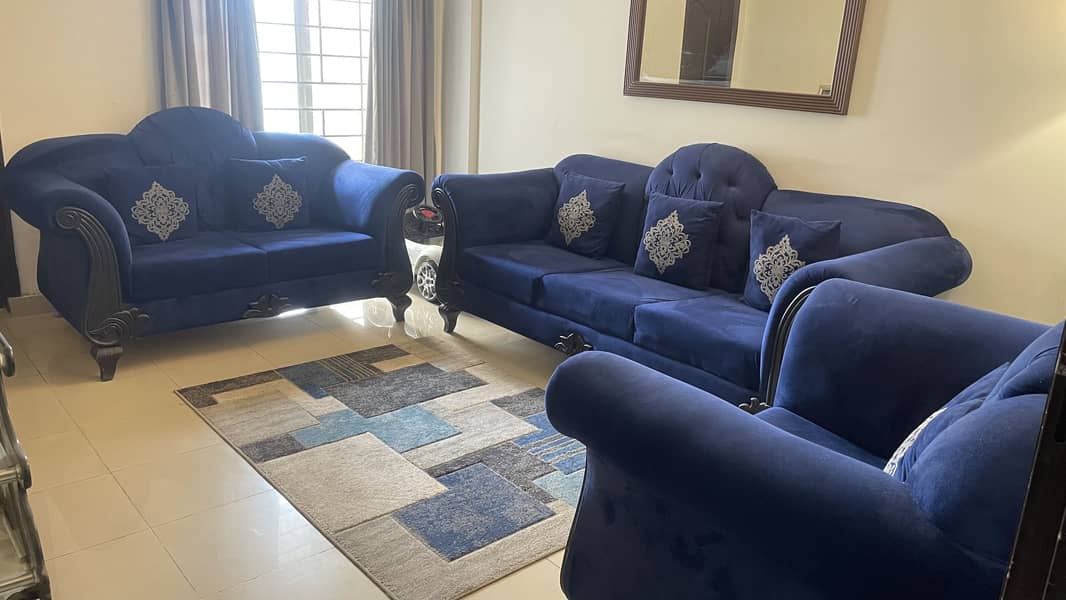 Selling elegant blue sofas 4