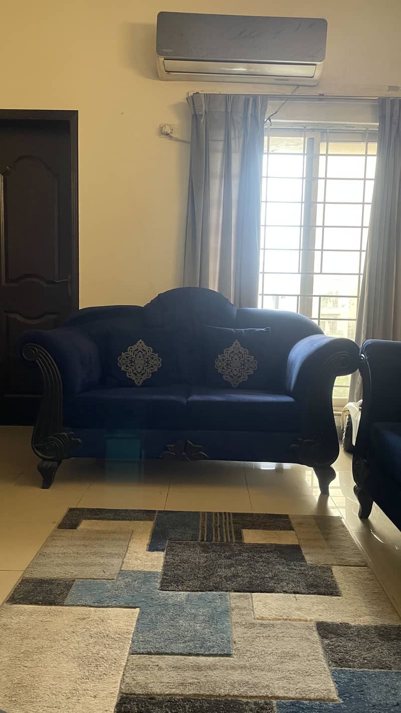 Selling elegant blue sofas 6