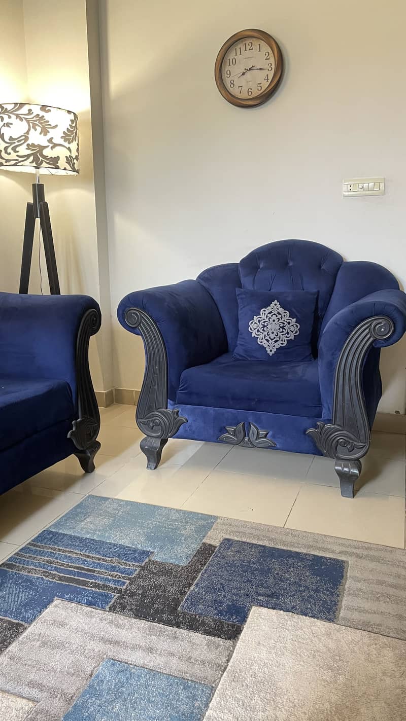 Selling elegant blue sofas 7