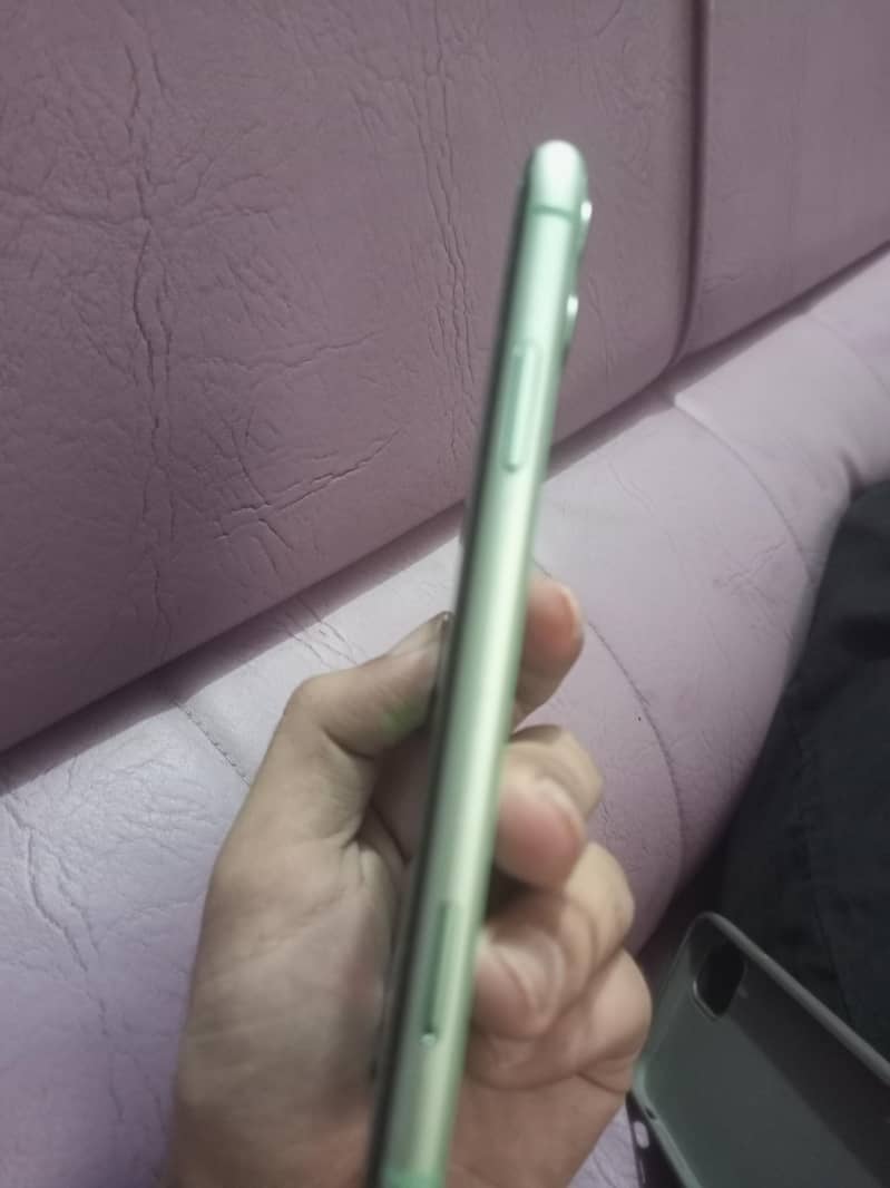 Apple iPhone 11 7