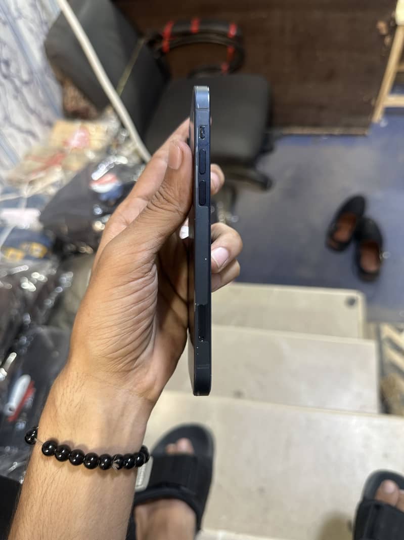 Apple iPhone 12 3