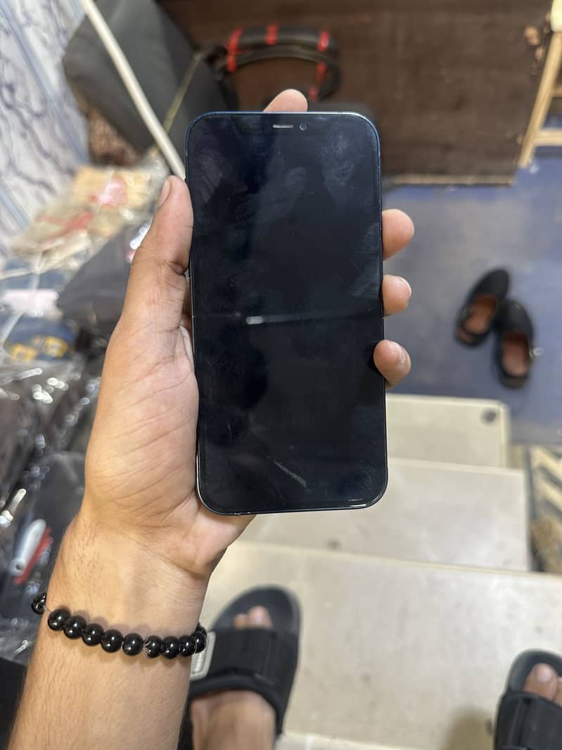 Apple iPhone 12 4