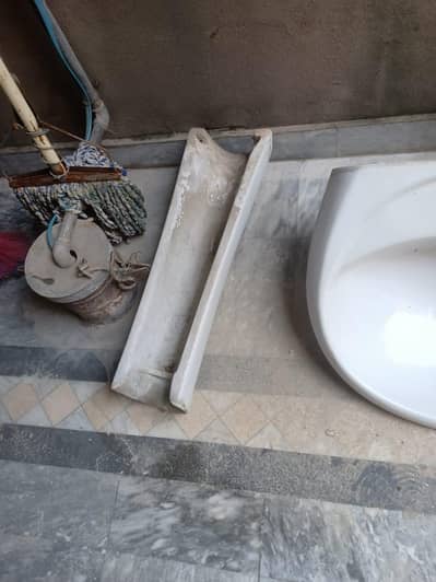 Wash basin, Seat with cover, Mirror