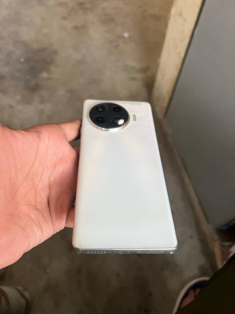 Tecno Spark 20 Pro Plus 3