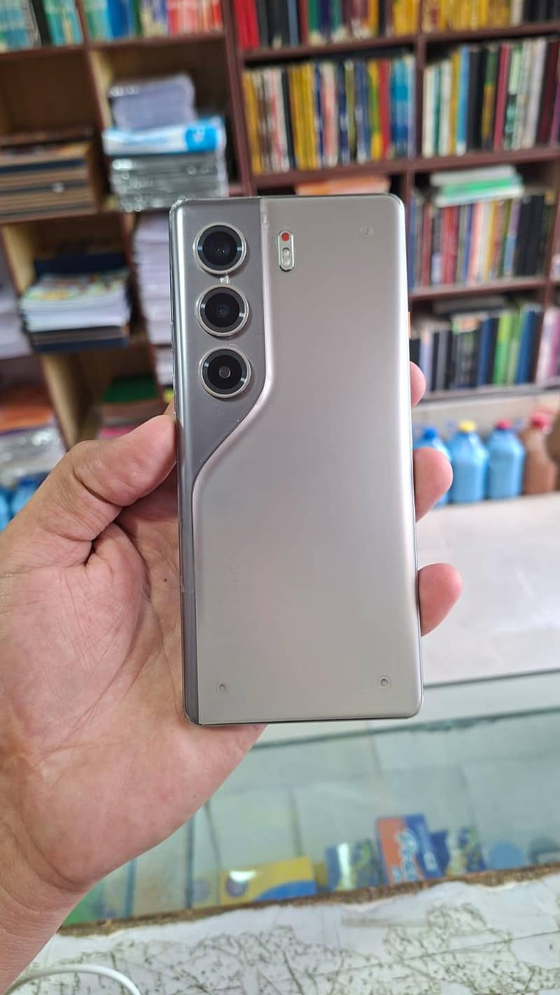 Tecno CAMON 40 Pro 1