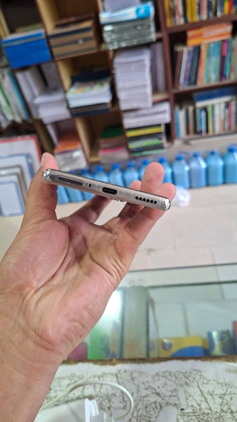 Tecno CAMON 40 Pro 4