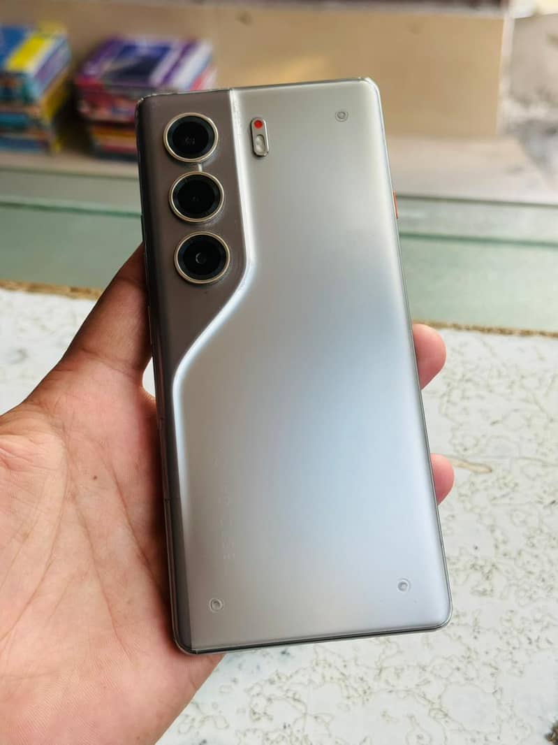Tecno CAMON 40 Pro 12