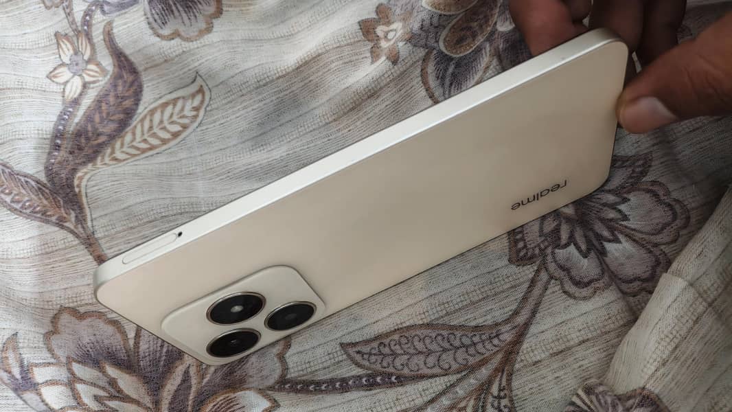 Realme C61 2