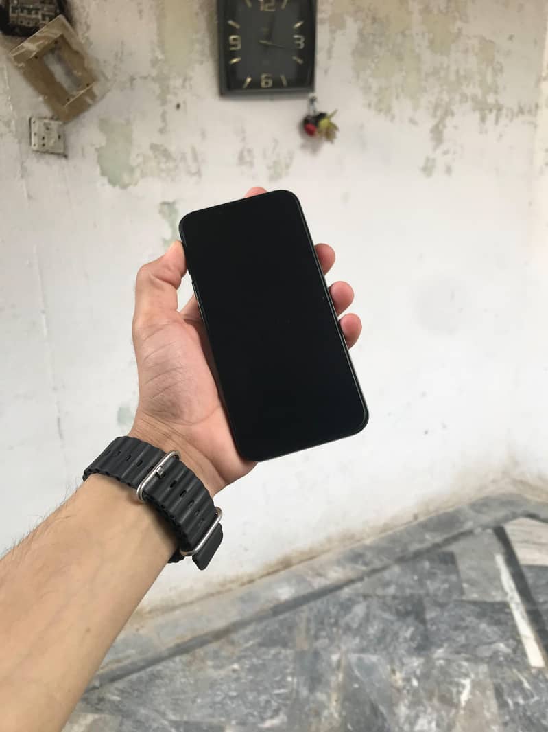 Apple iPhone 13 1