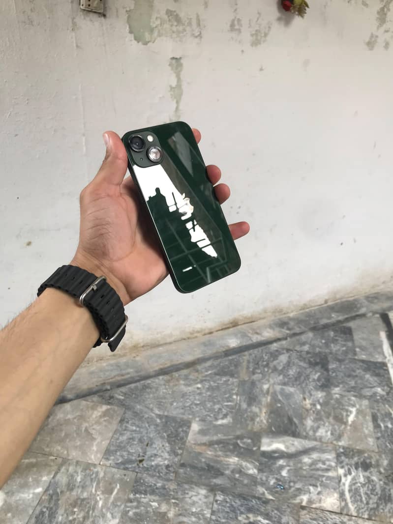 Apple iPhone 13 2