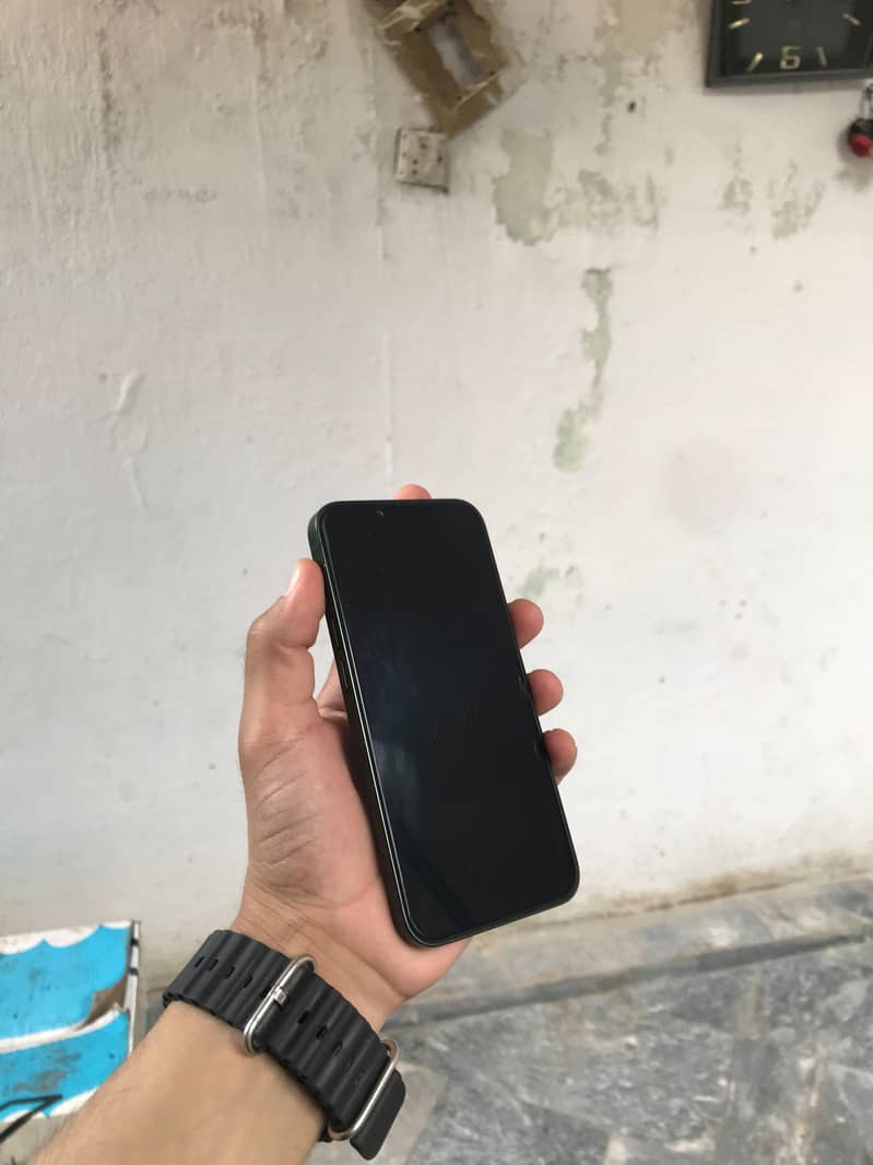 Apple iPhone 13 4