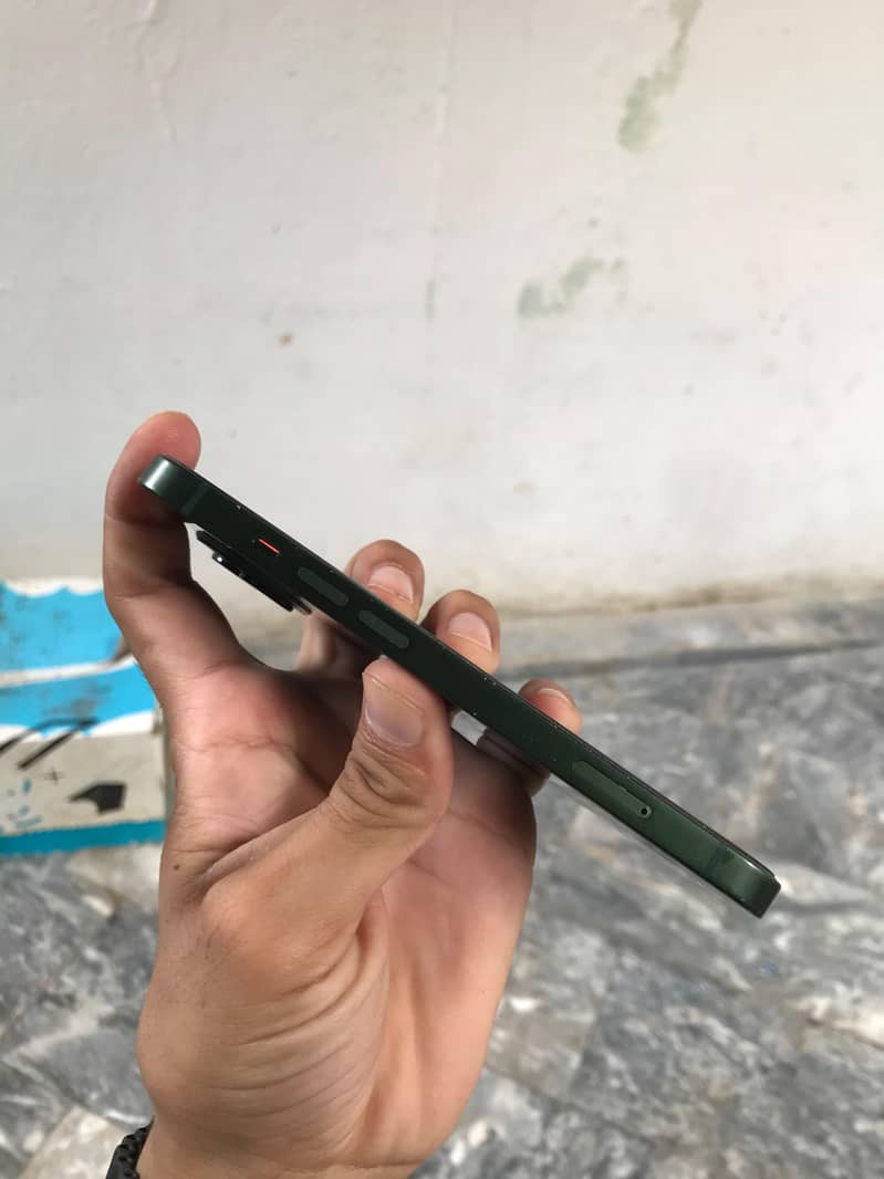 Apple iPhone 13 6
