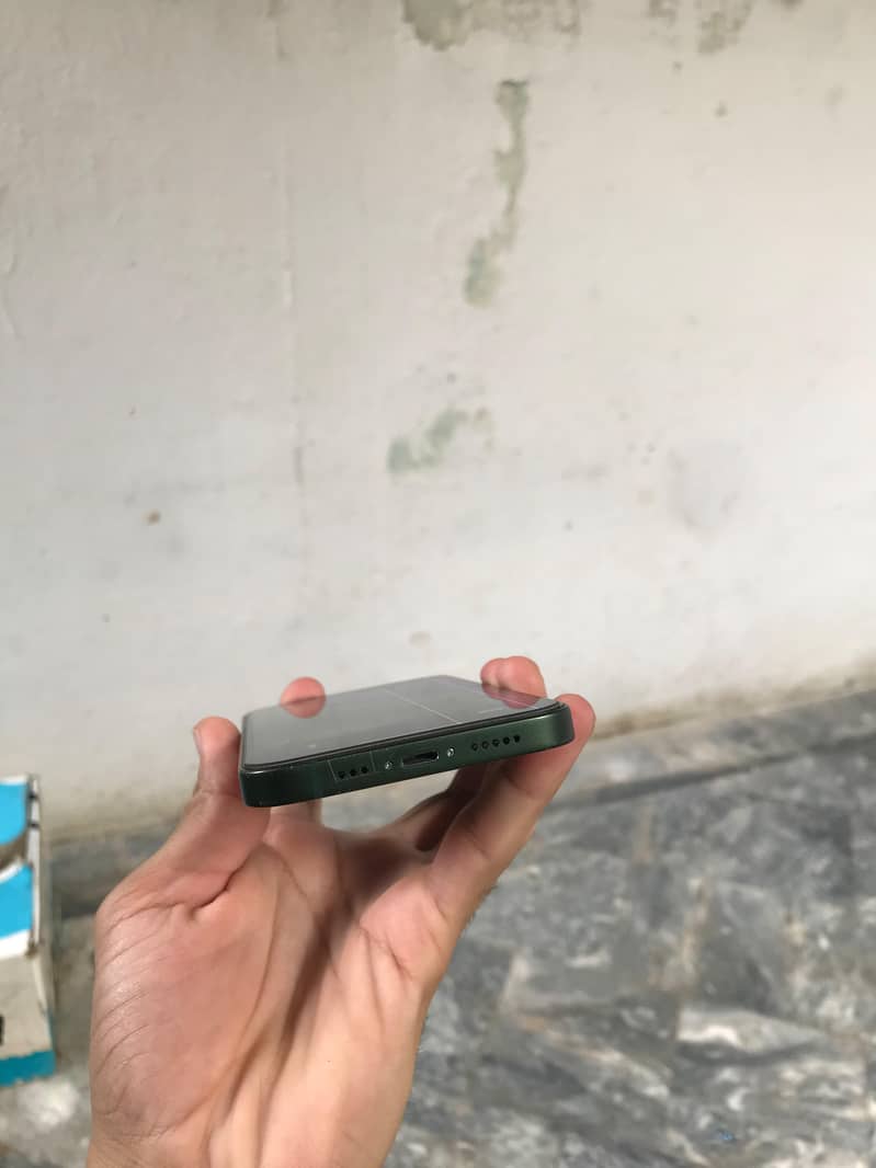 Apple iPhone 13 7