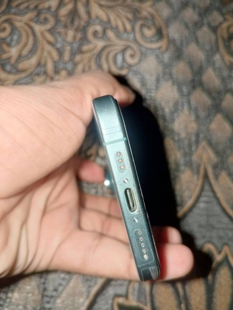 Apple iPhone 16 1