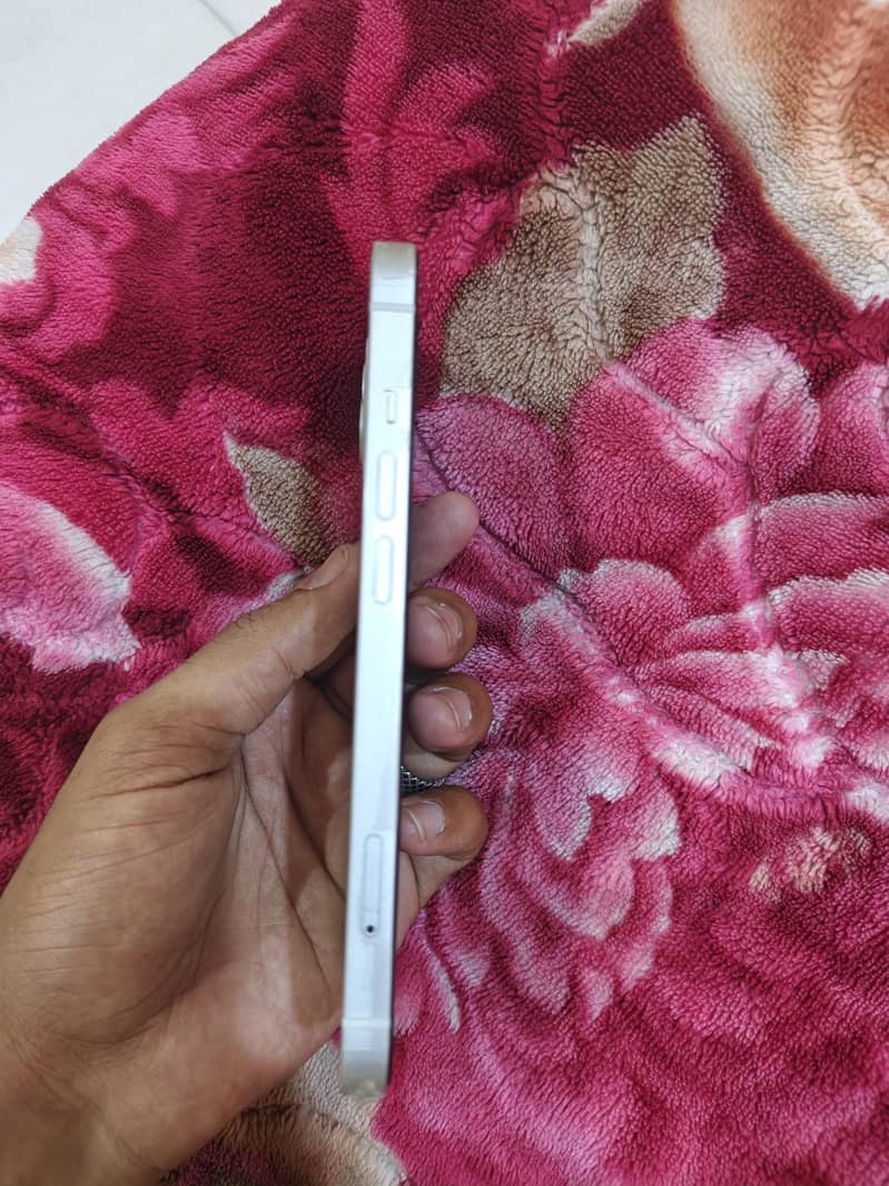 Apple iPhone 13 3
