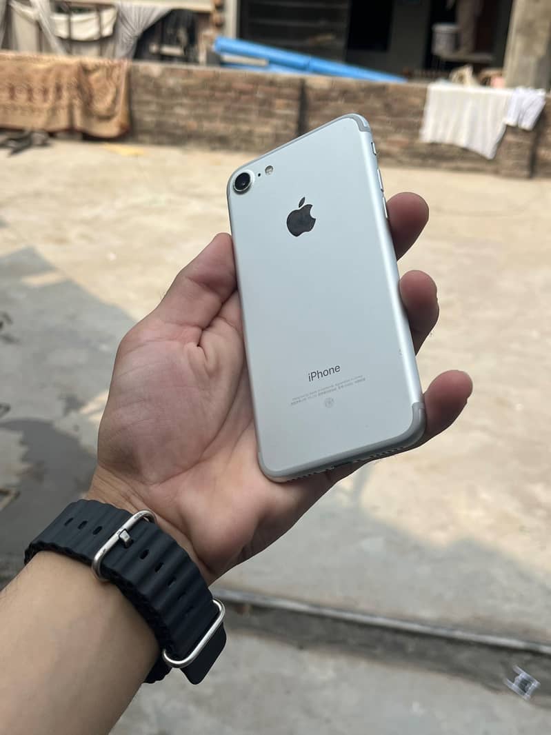 Apple iPhone 7 2