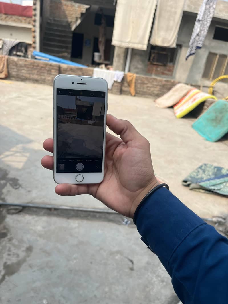 Apple iPhone 7 3