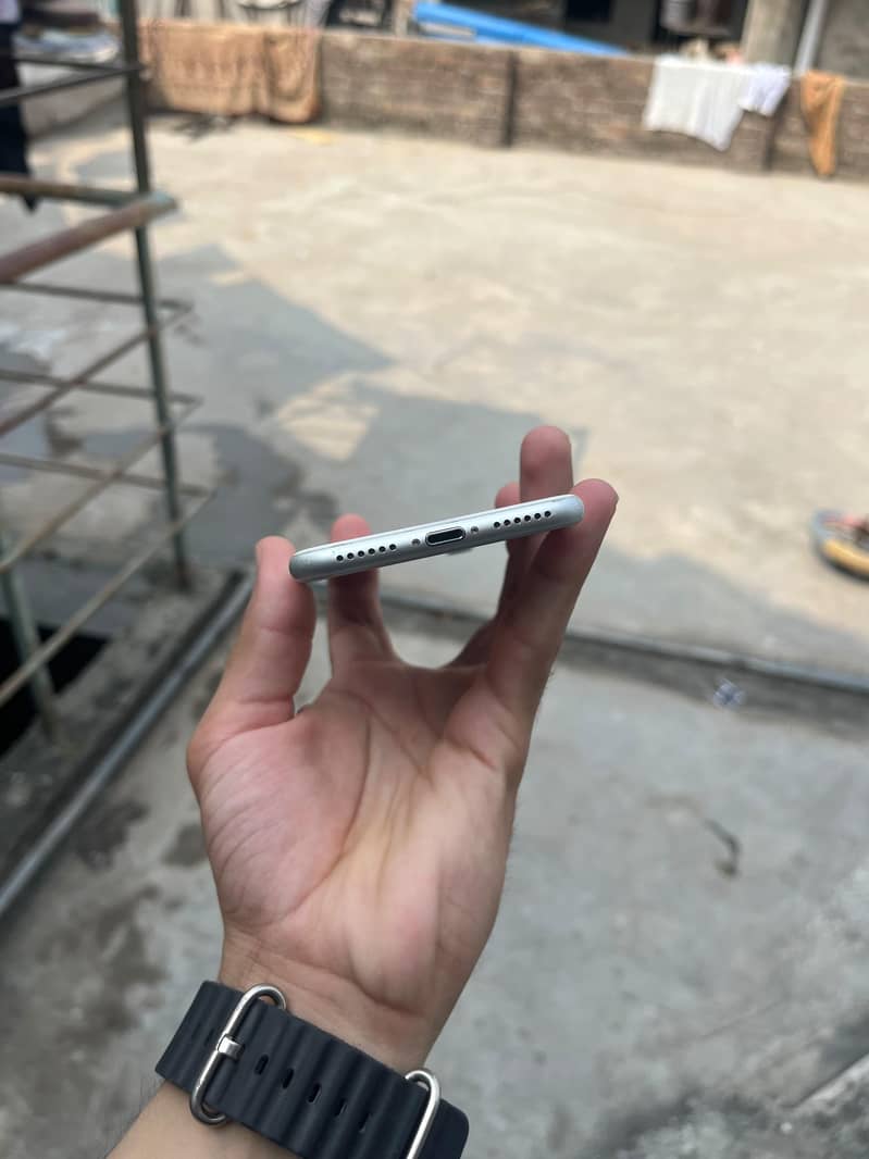 Apple iPhone 7 4